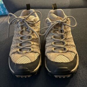Merrell Performance Hiking Vibram Shoes. Size 9. Taupe.